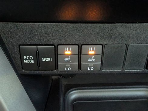 Used 2016 Toyota RAV4 Limited image 26