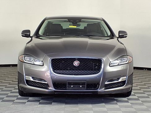 Used 2019 Jaguar XJ Supercharged image 2
