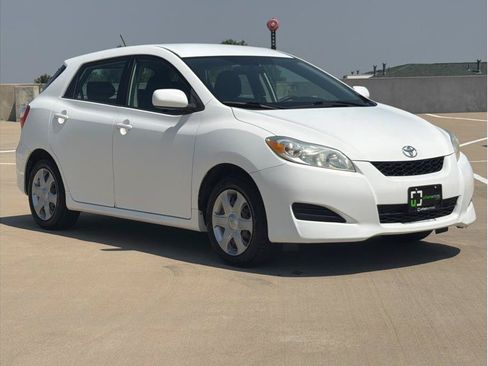 Used 2009 Toyota Matrix FWD image 2