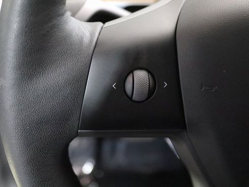 Used 2021 Tesla Model Y Long Range image 3