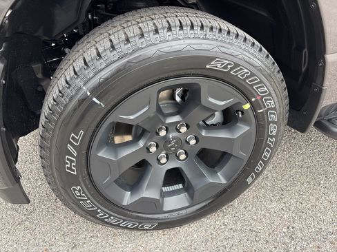 New 2026 RAM 1500 Express AWD/4WD image 30