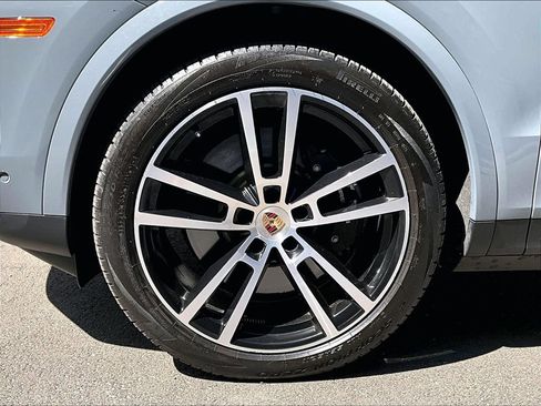 Certified 2025 Porsche Cayenne E-Hybrid Coupe AWD/4WD image 14
