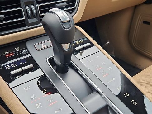 New 2026 Porsche Macan image 25