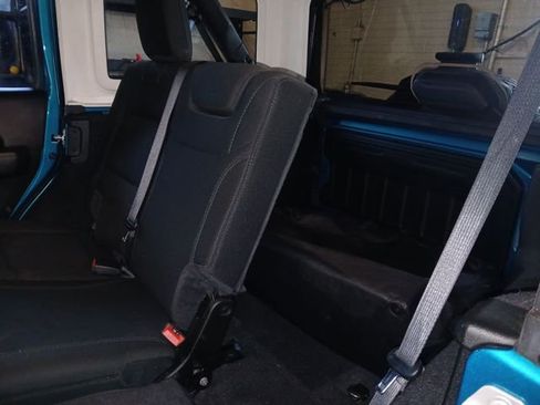 Used 2020 Jeep Wrangler Unlimited Sahara image 47