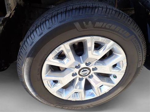 Used 2020 Nissan Titan SL w/ Moonroof Package image 7