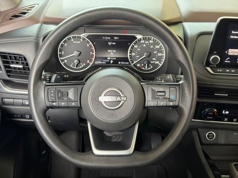 Used 2023 Nissan Rogue SV FWD image 4