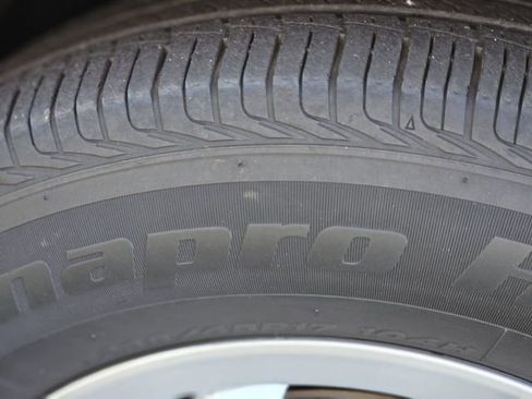 Used 2022 Kia Carnival LX image 12