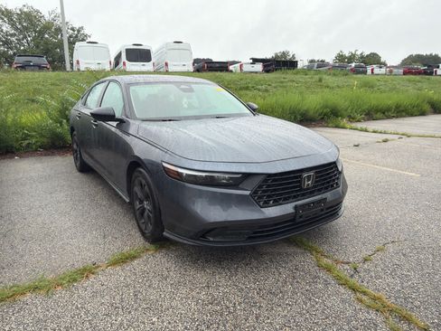 Used 2025 Honda Accord SE image 2