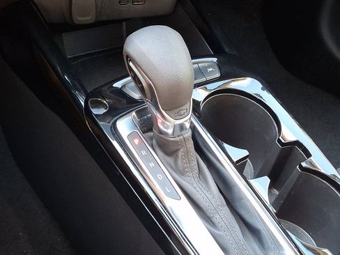 Used 2025 Chevrolet Trax LT FWD image 27