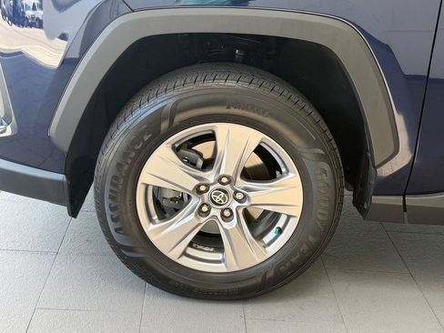 Used 2022 Toyota RAV4 XLE w/ Convenience Package FWD image 4