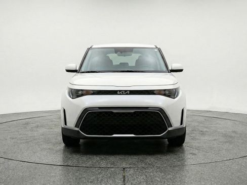 Used 2025 Kia Soul LX w/ LX Technology Package FWD image 2