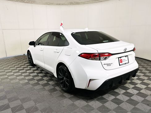 Used 2024 Toyota Corolla SE FWD image 5