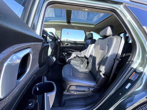 Used 2023 Kia Sorento SX Prestige image 19