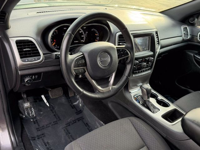 Used 2019 Jeep Grand Cherokee Laredo w/ Security & Convenience Group AWD/4WD image 11