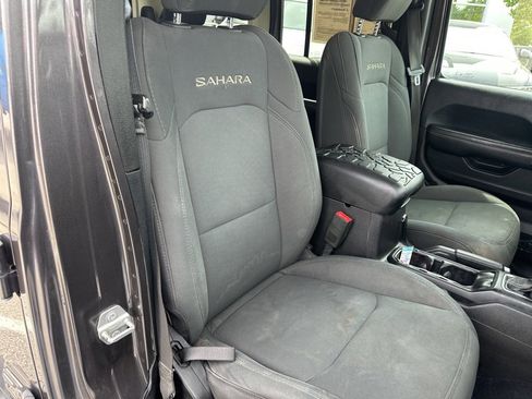 Used 2019 Jeep Wrangler Unlimited Sahara image 55