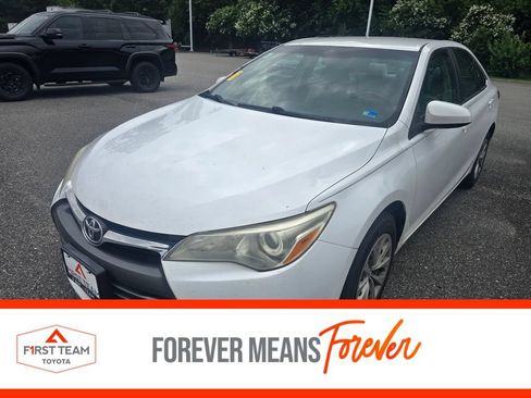 Used 2015 Toyota Camry LE FWD image 1