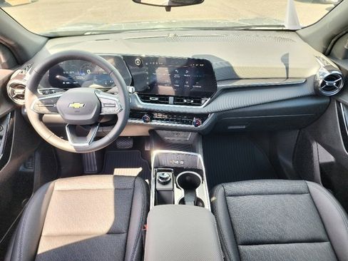 New 2026 Chevrolet Equinox LT w/ Convenience Package II image 2