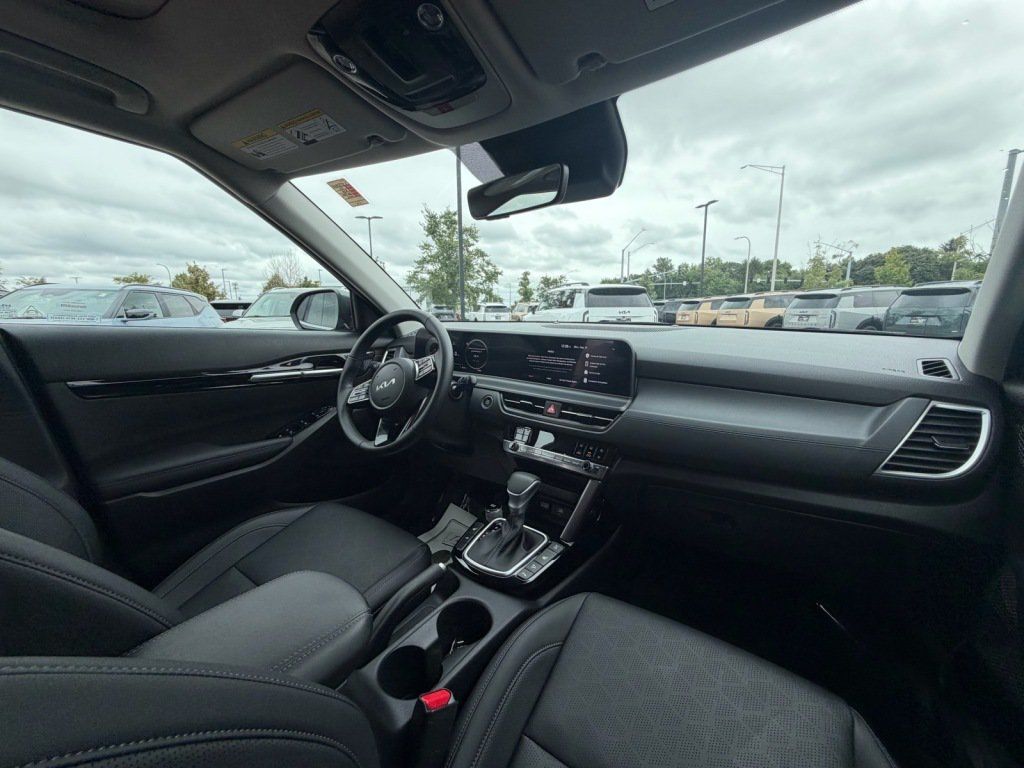 Used 2025 Kia Seltos EX w/ EX Sunroof Package AWD/4WD image 9