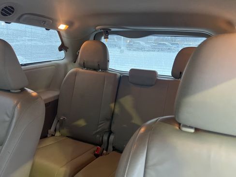 Used 2016 Toyota Sienna XLE image 15