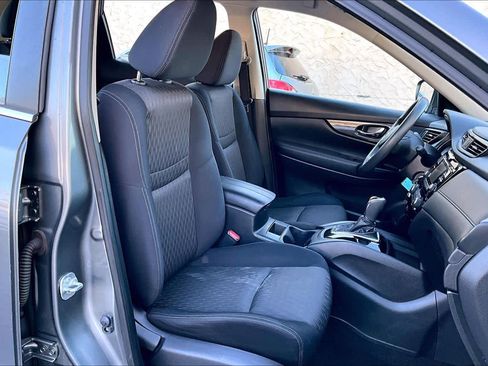 Used 2017 Nissan Rogue S image 8