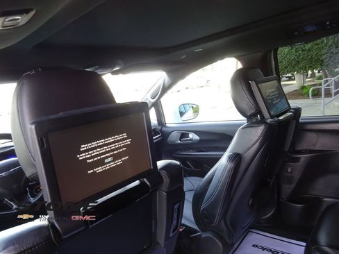 Used 2021 Chrysler Pacifica Touring-L w/ Uconnect Theater Family Group image 21