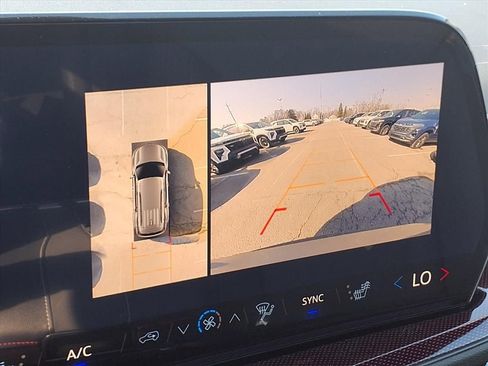 New 2026 Chevrolet Traverse Z71 w/ Driver Confidence Package image 17