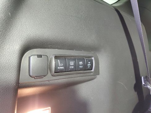 Used 2015 Ford Explorer Limited w/ Equipment Group 301A image 32