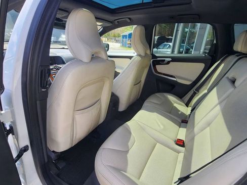 Used 2015 Volvo XC60 T5 w/ Climate Package AWD/4WD image 11