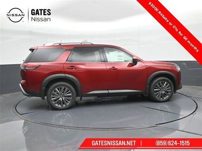 New 2025 Nissan Pathfinder SL w/ SL Premium Package