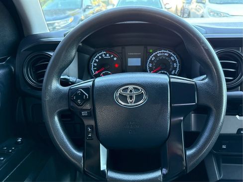 Used 2017 Toyota Tacoma SR RWD image 18