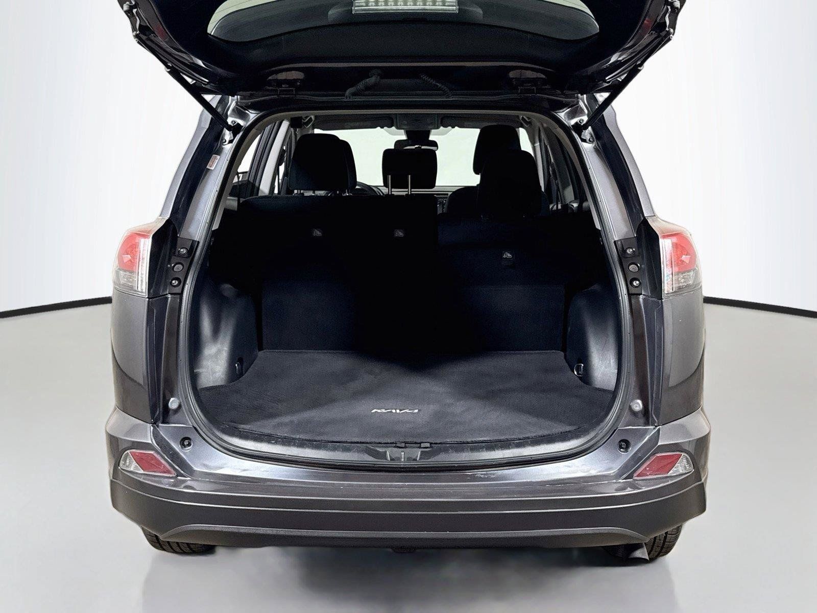 Used 2017 Toyota RAV4 LE w/ Carpet Mat Package AWD/4WD image 22
