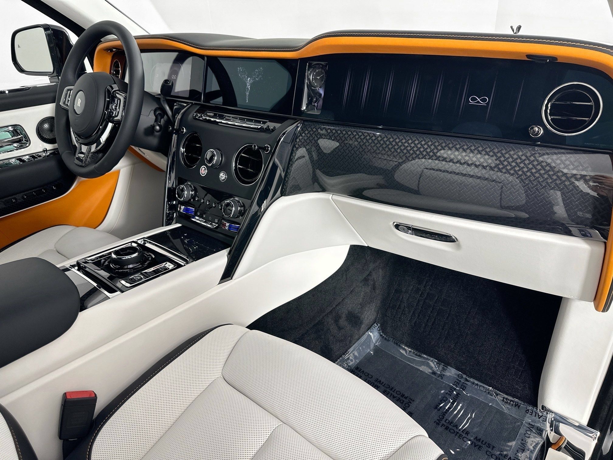 New 2026 Rolls-Royce Cullinan Black Badge AWD/4WD image 28