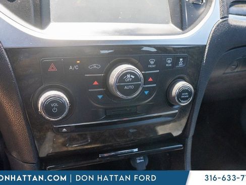 Used 2014 Chrysler 300 C RWD image 10