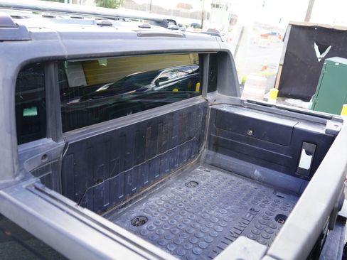 Used 2005 HUMMER H2 SUT w/ Preferred Equipment Group AWD/4WD image 27