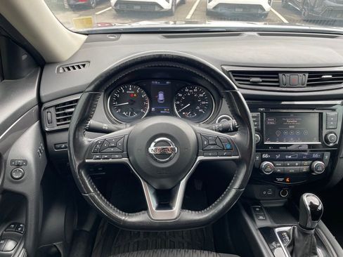 Used 2019 Nissan Rogue SV w/ Premium Package image 13