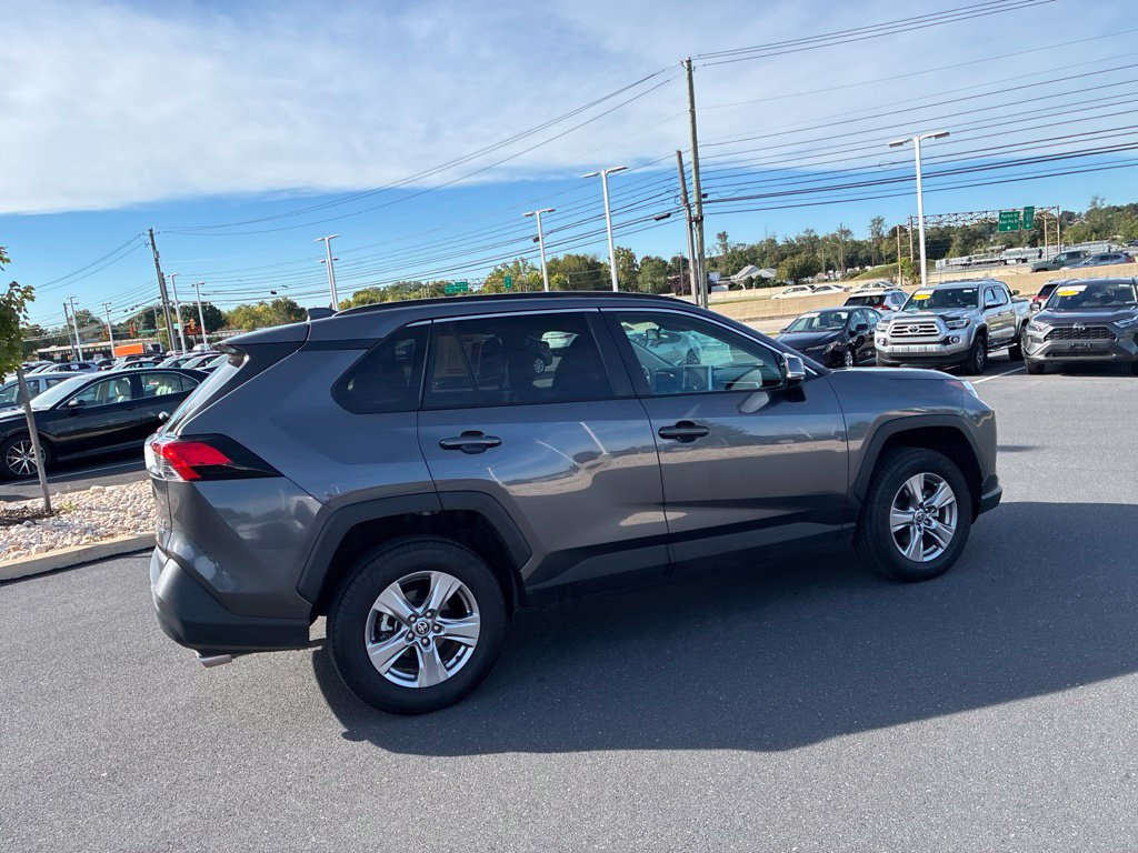 Used 2025 Toyota RAV4 XLE AWD/4WD image 7