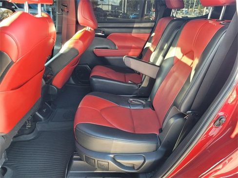 Used 2023 Toyota Highlander XSE image 6