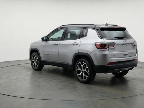 Used 2025 Jeep Compass Limited image 6