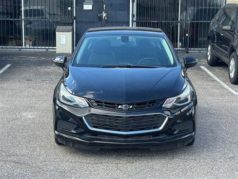 Used 2018 Chevrolet Cruze LT w/ Convenience Package image 6