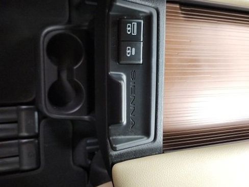 Certified 2022 Toyota Sienna XLE image 39