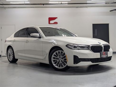 Used 2022 BMW 530i w/ Premium Package image 2