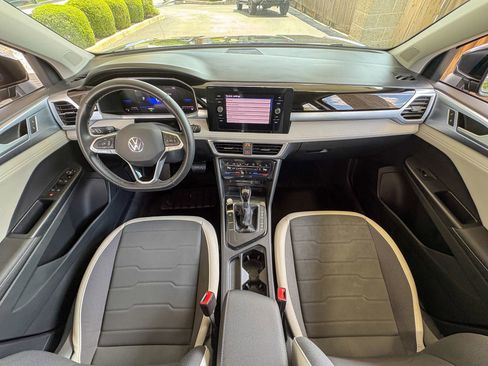 Used 2025 Volkswagen Taos SE FWD image 27