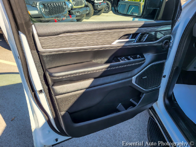 Used 2024 Jeep Wagoneer L Series II AWD/4WD image 24