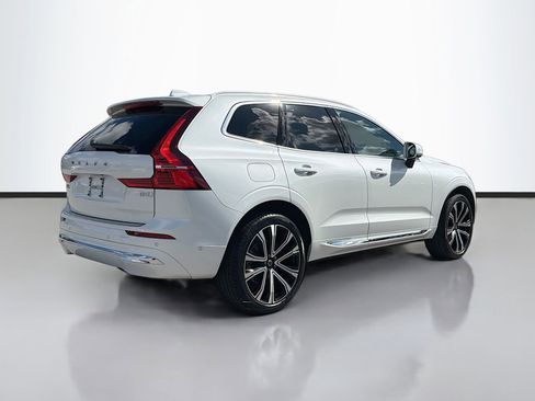 Used 2023 Volvo XC60 B5 Ultimate w/ Climate Package image 4