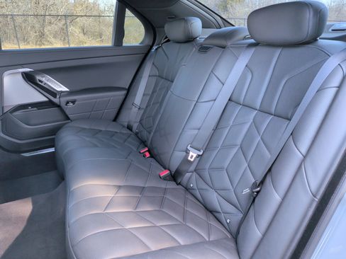 Certified 2023 BMW 740i 740i w/ Executive Package image 38