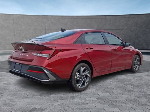 Certified 2025 Hyundai Elantra Sport FWD image 11