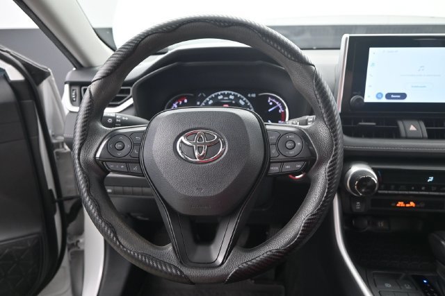 Used 2024 Toyota RAV4 XLE FWD image 5