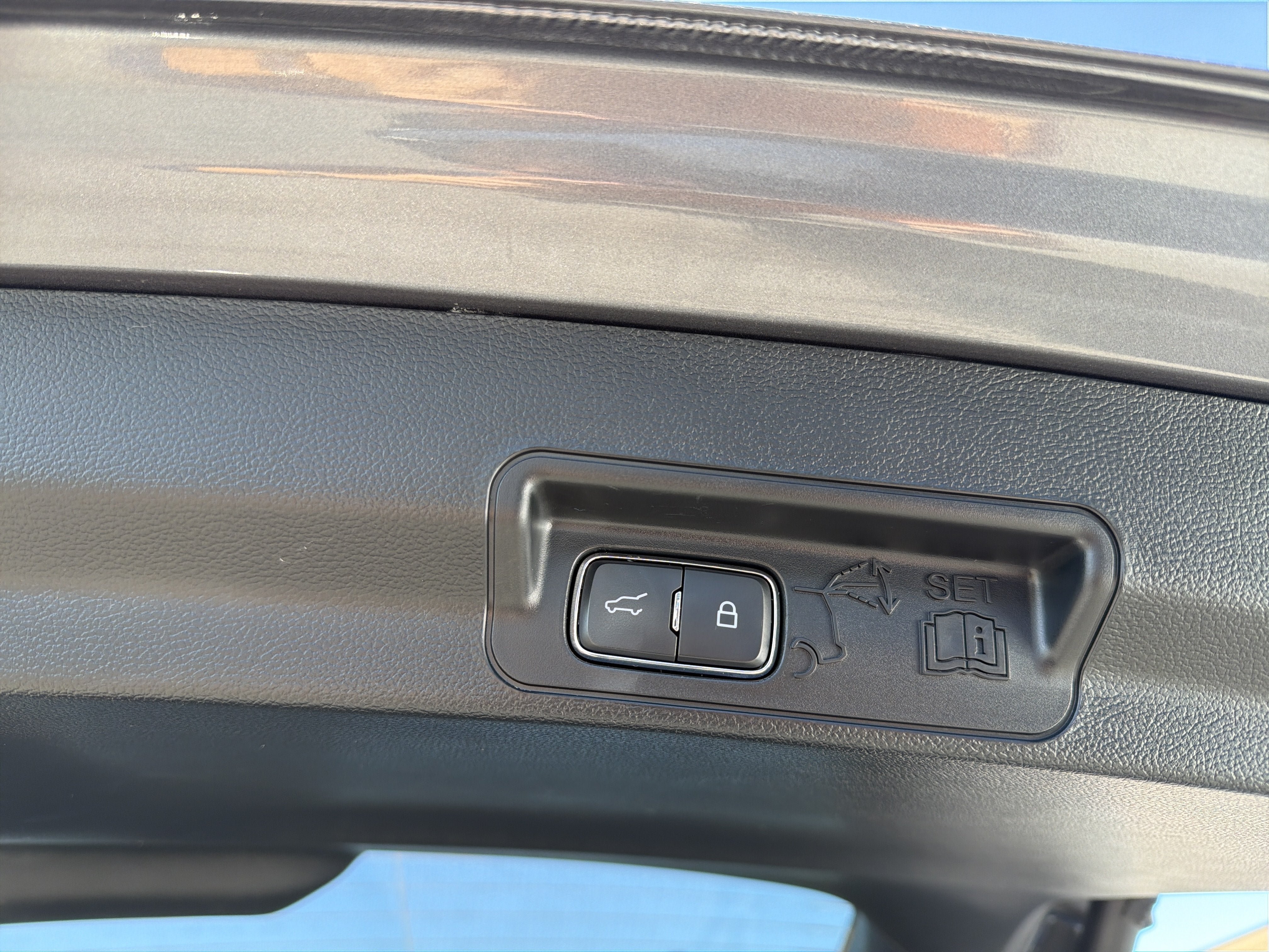 Used 2023 Ford Explorer XLT AWD/4WD image 27