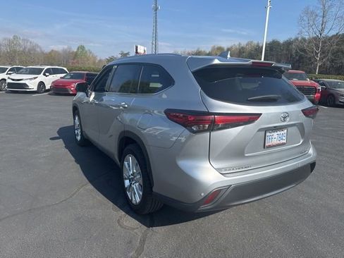 Used 2022 Toyota Highlander Limited image 7