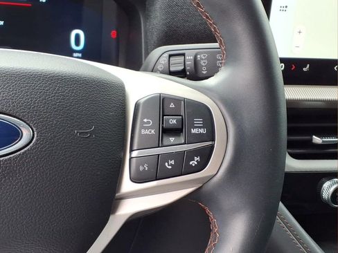 Used 2025 Ford Explorer Active AWD/4WD image 13